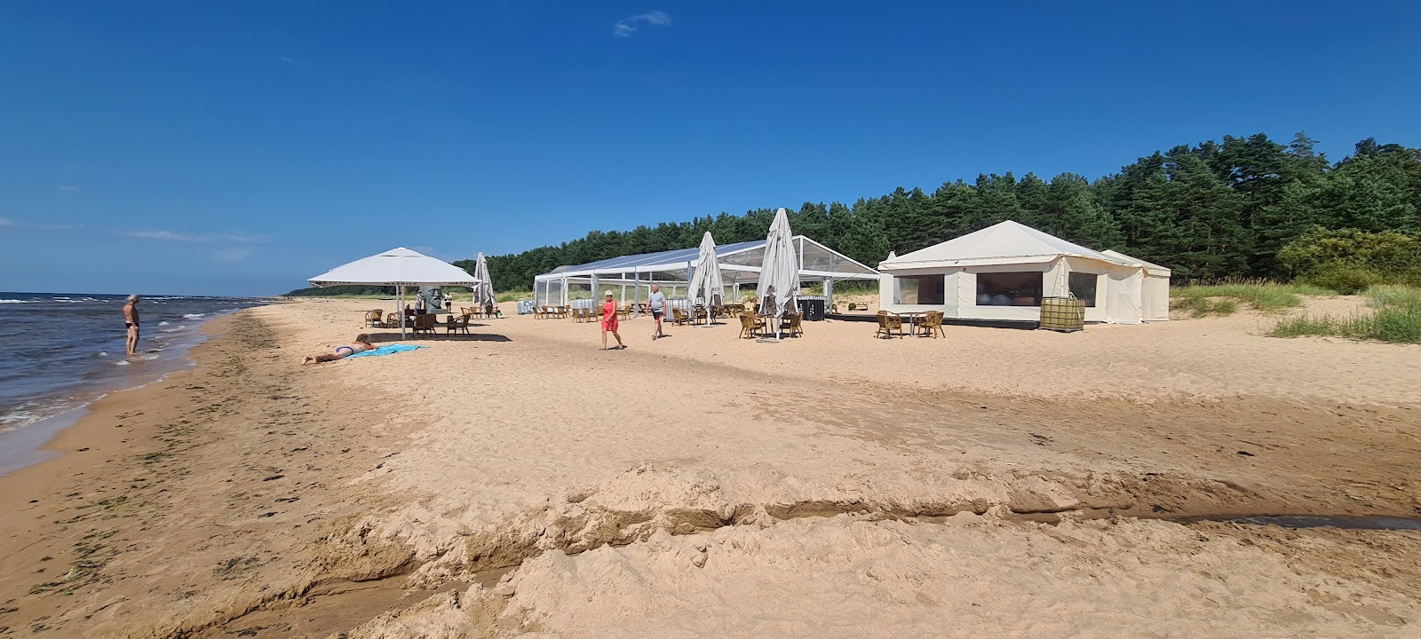 Foto von Salacgrivas beach und die siedlung