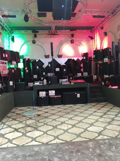 Musical Instrument Store «Sam Ash Music Stores», reviews and photos, 923 N McMullen Booth Rd, Clearwater, FL 33759, USA