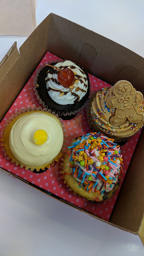 Dessert Shop «Smallcakes Cupcakery and Creamery», reviews and photos, 15624 Pilot Knob Rd, Apple Valley, MN 55124, USA