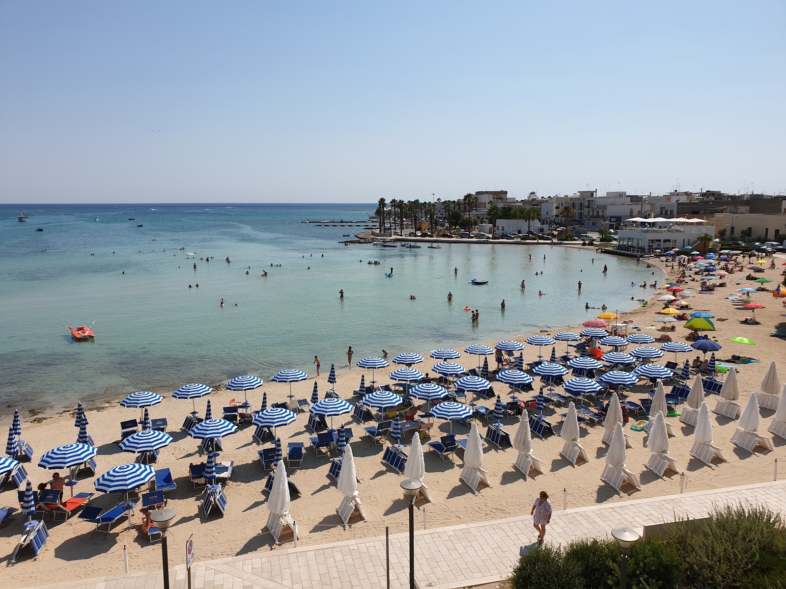 Fotografie cu Spiaggia di Porto Cesareo cu nivelul de curățenie in medie