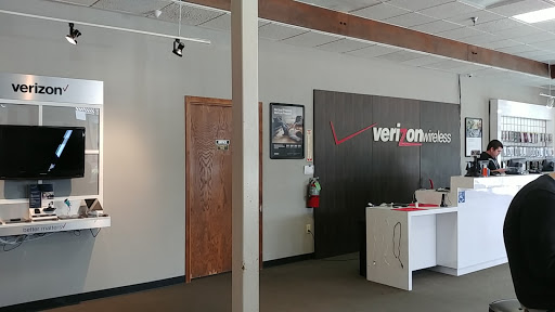 Cell Phone Store «Verizon Authorized Retailer - A Wireless», reviews and photos, 225 N Orchard Ave, Ukiah, CA 95482, USA