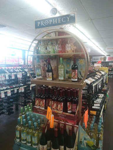 Liquor Store «Davis Liquor Outlet», reviews and photos, 1406 N Waco Ave, Wichita, KS 67203, USA