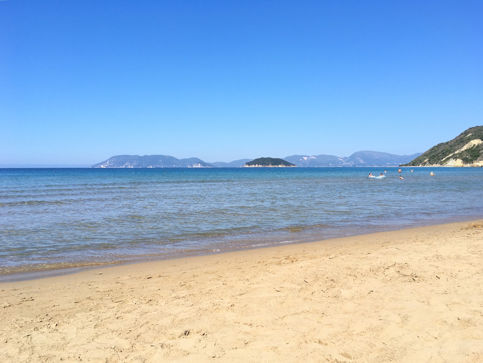 Foto van Sekania beach met blauw puur water oppervlakte
