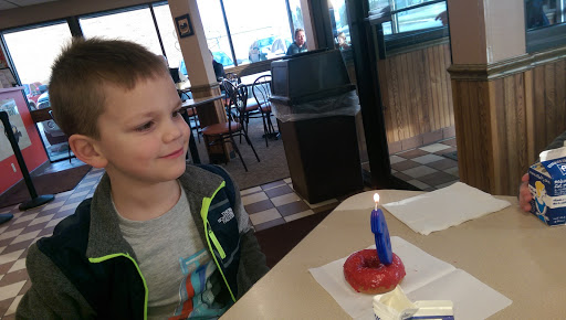 Donut Shop «Donutland», reviews and photos, 4307 Center Point Rd NE, Cedar Rapids, IA 52402, USA