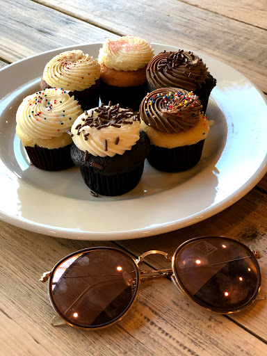 Dessert Shop «Ooh La La Dessert Boutique», reviews and photos, 770 West Sam Houston Pkwy N #500, Houston, TX 77024, USA