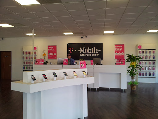 Cell Phone Store «T-Mobile Bedford», reviews and photos, 2126 Harwood Rd, Bedford, TX 76021, USA