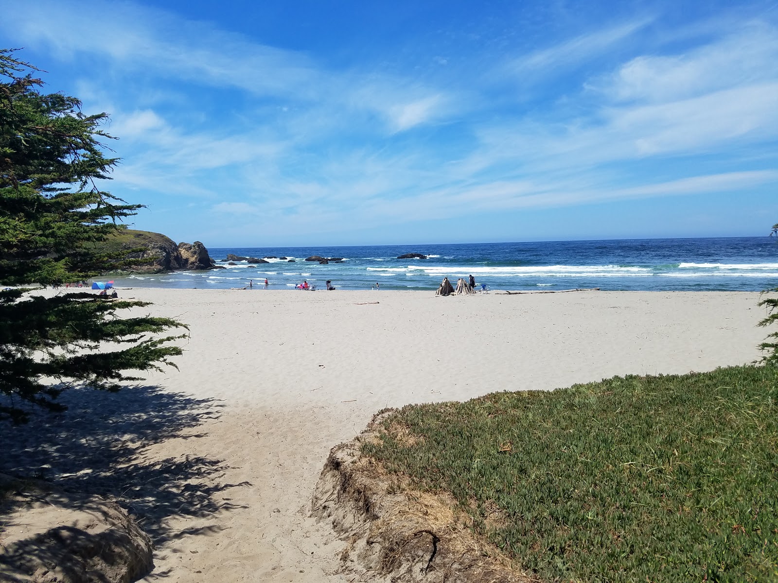 Φωτογραφία του Caspar Beach με φωτεινή άμμος επιφάνεια