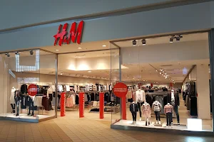 H&M image