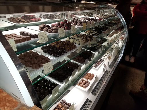 Shopping Mall «The Shops at Mary Brickell Village», reviews and photos, 901 S Miami Ave, Miami, FL 33130, USA