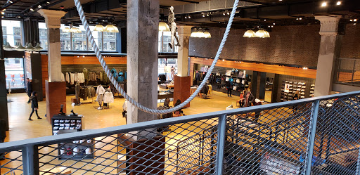 Clothing Store «Nike Portland», reviews and photos, 638 SW 5th Ave, Portland, OR 97201, USA