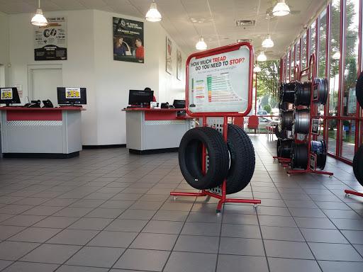 Tire Shop «Discount Tire Store - Brentwood, TN», reviews and photos, 7135 Bakers Bridge Ave, Brentwood, TN 37027, USA