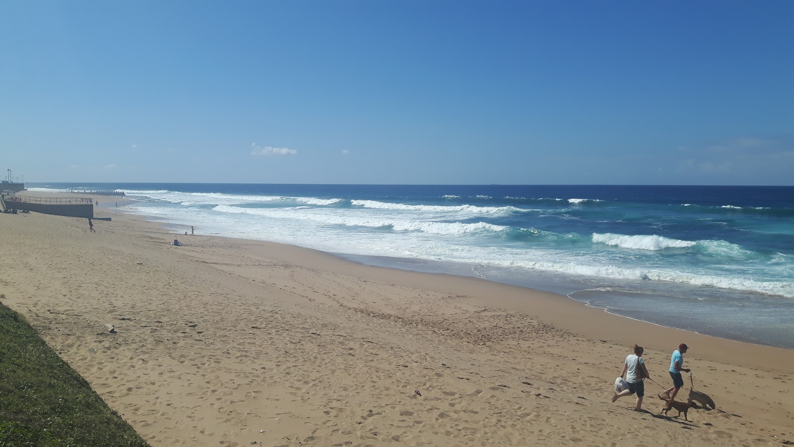 Photo of Brighton beach with bright sand surface