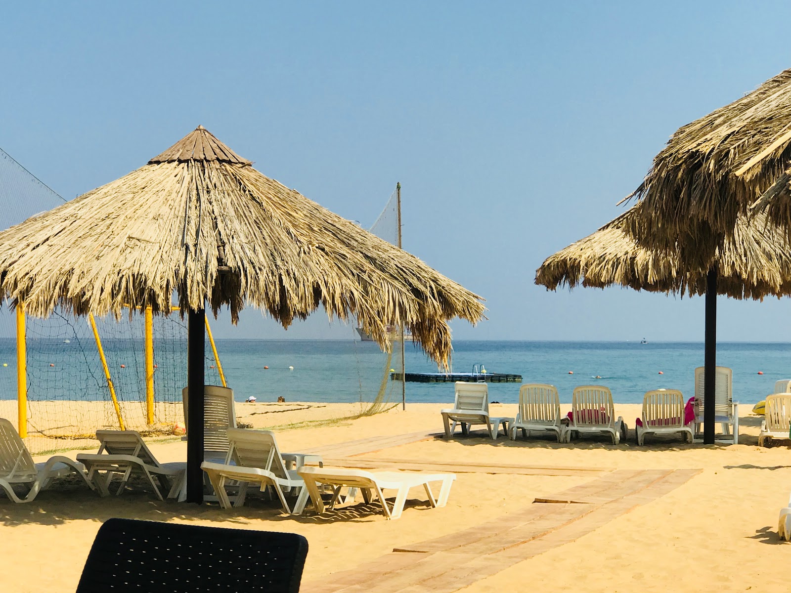 Foto von Rimal beach mit kleine bucht