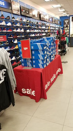 Shopping Mall «Bala Cynwyd Shopping Center», reviews and photos, 59 E City Ave, Bala Cynwyd, PA 19004, USA