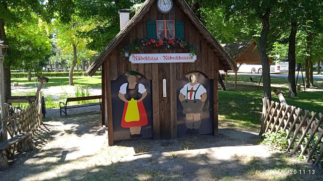 Kübekháza, Petőfi tér 1-2, 6755