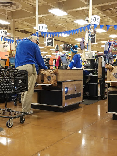 Grocery Store «Kroger», reviews and photos, 704 Euclid Ave, Lexington, KY 40502, USA