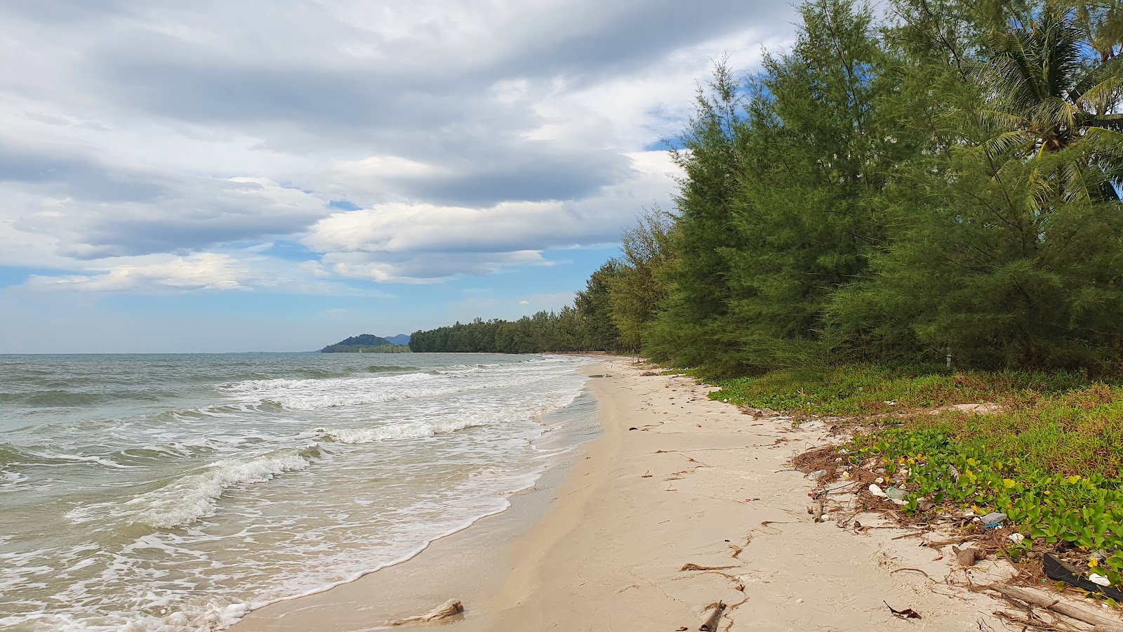 Photo of Mai Rood Beach with long straight shore