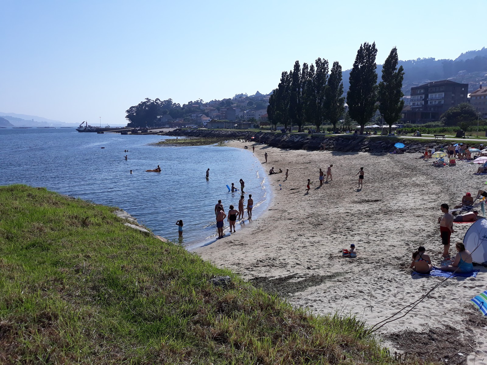 Photo of Praia da Tella with partly clean level of cleanliness