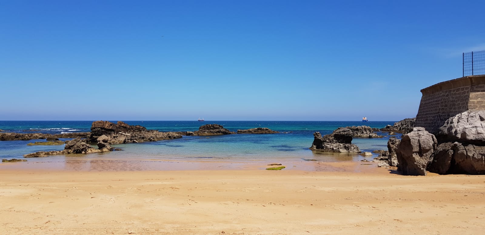 Photo of Playa del Camello and the settlement