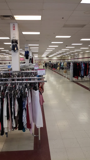 Discount Store «Discount Fashion Warehouse Great Western», reviews and photos, 110 N Wilson Rd, Columbus, OH 43204, USA
