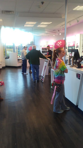 Cell Phone Store «T-Mobile», reviews and photos, 1981 Mohawk Blvd, Springfield, OR 97477, USA