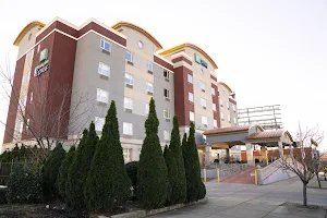 Holiday Inn Express Queens - Maspeth, an IHG Hotel image