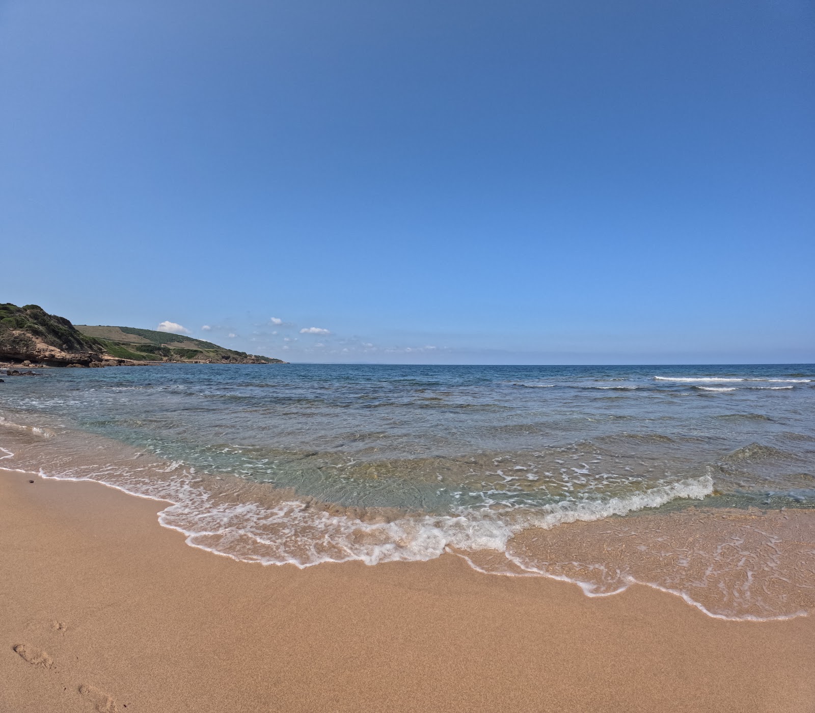 Foto de Spiaggia di Punta Perruledda Nord com alto nível de limpeza