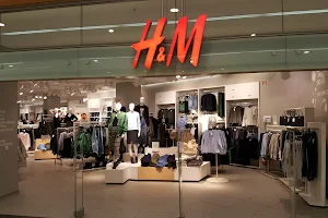 H&M image