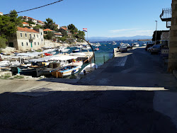 Prigradica II beach'in fotoğrafı küçük koy ile birlikte