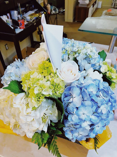 Florist «Finishing Touch Florist & Gifts», reviews and photos, 1645 140th Ave NE B4, Bellevue, WA 98005, USA