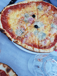 Plats et boissons du Pizzeria Pizza Flo' à Tournon-sur-Rhône - n°20