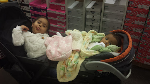 Shoe Store «DSW Designer Shoe Warehouse», reviews and photos, 15001 Potomac Town Pl #120, Woodbridge, VA 22192, USA