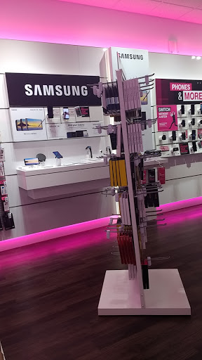 Cell Phone Store «T-Mobile», reviews and photos, 5417 US-19 #101, New Port Richey, FL 34652, USA