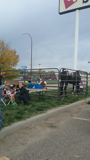 Chrysler Dealer «Broadway Chrysler, Dodge, Jeep, Inc.», reviews and photos, 2720 Broadway St, Yankton, SD 57078, USA