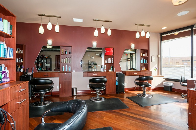 Lamaris Salon & Day Spa 60631
