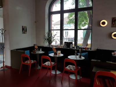 Photos of Eml&eacute;kpont K&aacute;v&eacute;z&oacute;