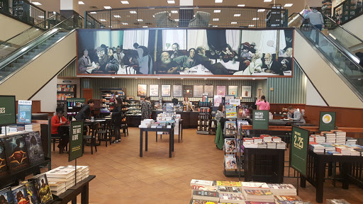 Book Store «Barnes and Noble», reviews and photos, 2500 N Mayfair Rd, Milwaukee, WI 53226, USA