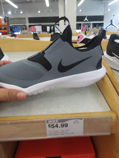 Shoe Store «WSS», reviews and photos, 460 San Fernando Mission Blvd, San Fernando, CA 91340, USA