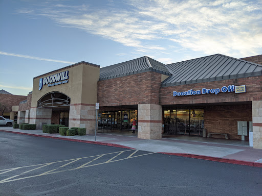 Thrift Store «Thunderbird & Scottsdale Goodwill Retail Store & Donation Center», reviews and photos, 14202 N Scottsdale Rd, Scottsdale, AZ 85254, USA