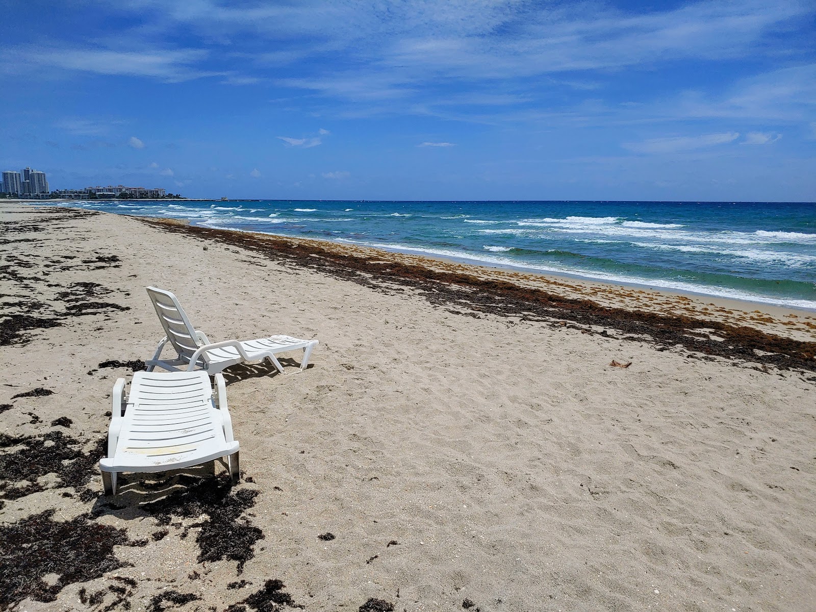 Foto de Merrain Rd beach com areia brilhante superfície