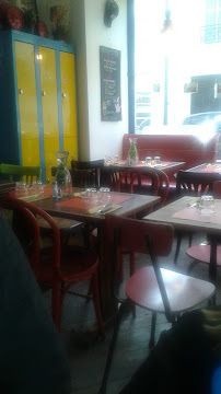 Atmosphère du Restaurant français Aupa Caminito - Burger croissant 🥐🍔 à Paris - n°11