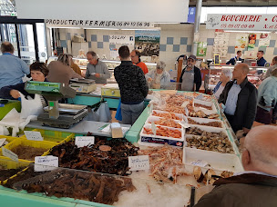 Photo n°4 de Halles et marché de Surgères à Surgères ()