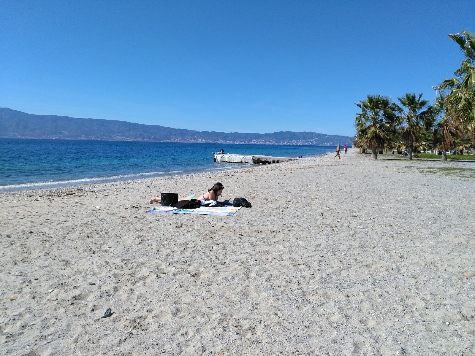 Photo de Reggio Calabria beach avec un niveau de propreté de partiellement propre