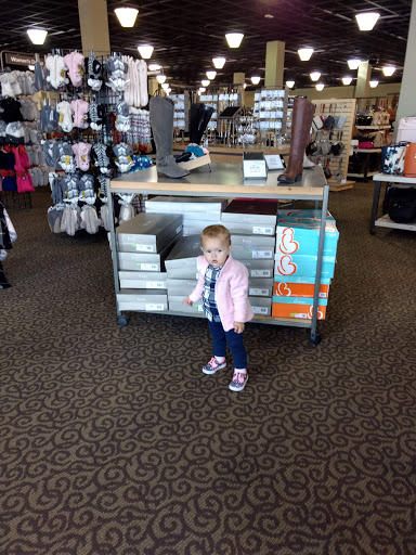 Shopping Mall «Clinton Valley Consumers Mall», reviews and photos, 44955 Schoenherr Rd, Sterling Heights, MI 48313, USA