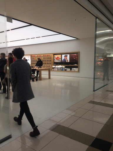 Computer Store «Apple Woodland», reviews and photos, 3195 28th St SE, Grand Rapids, MI 49512, USA