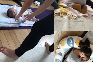 Sophie Bauchet Yoga Doula Haptonomie Ateliers parents enfants Massage image