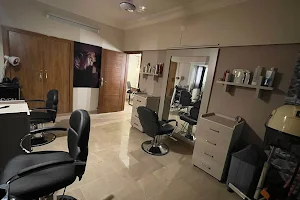 Momoz Beauty Spa and salon image