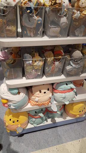 Toy Store «Disney Store», reviews and photos, 5220 Fashion Outlets Way, Rosemont, IL 60018, USA