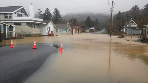 Grocery Store «Rockaway Beach Market», reviews and photos, 208 S Anchor St, Rockaway Beach, OR 97136, USA
