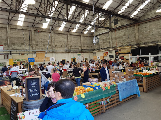 Catalina Bay Farmers Market - Fruit and vegetable store